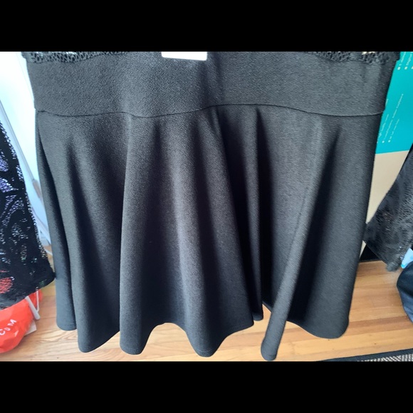 Long sleeve lace romper - Picture 3 of 4